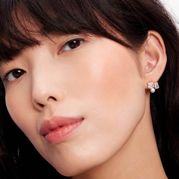 KATE SPADE • Victoria Pearl Cluster Earrings - Picture 2 of 3